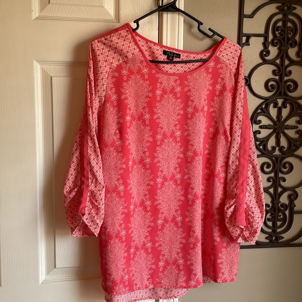 Pinky blouse with white patterns Size XL